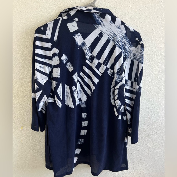 TERRA by SJ Apparel button up 3/4 sleeve
Navy blue / white Size small - Picture 8 of 10